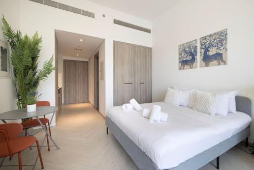 Restay Homes - Chic Studio in JVC - Pool Views - image 6