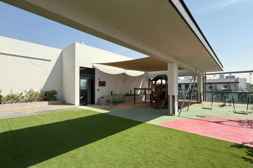 Restay Homes - Chic Studio in JVC - Pool Views - image 13