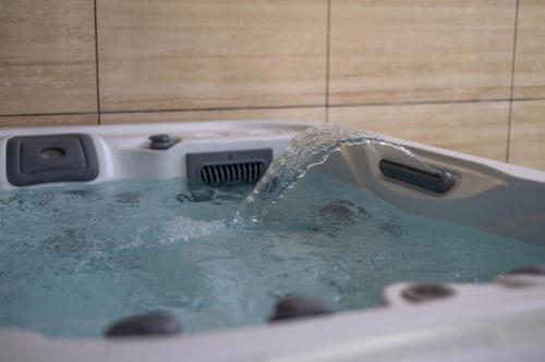 New 2BR with Private Jacuzzi in City Centre - image 5