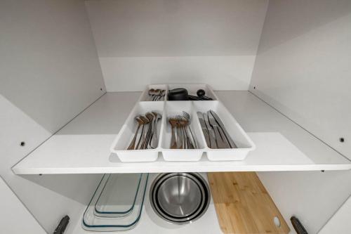 New 2BR with Private Jacuzzi in City Centre - image 7