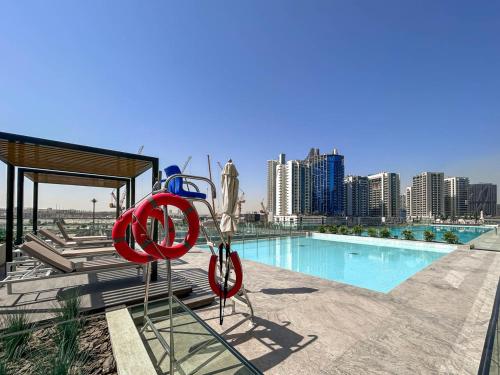 New 2BR with Private Jacuzzi in City Centre - image 9