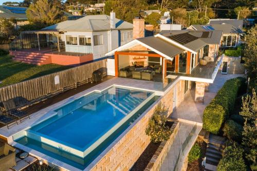 . Horizons at Hyams Beach
