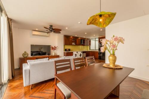 NINE HOUSING West Lake 136 Vu Mien