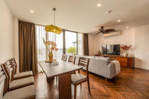 NINE HOUSING West Lake 136 Vu Mien