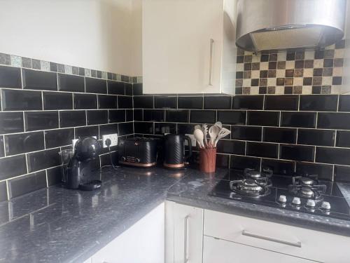 London 2 bed apartment Charlton SE7 - image 8
