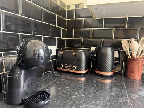 London 2 bed apartment Charlton SE7 - image 11