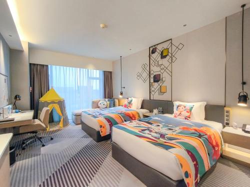 Crowne Plaza Foshan Nanhai-an IHG Hotel-Guangzhou South Railway Station Free Shuttle Bus