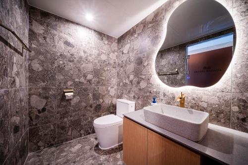 room detail thumbnail 2