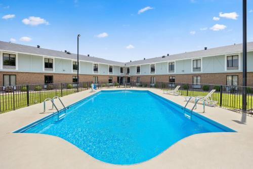Super 8 by Wyndham Harrison AR - Accommodation - Harrison