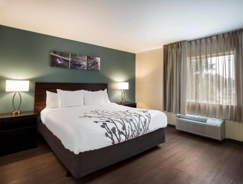Clarion Inn & Suites Savannah Midtown - image 6