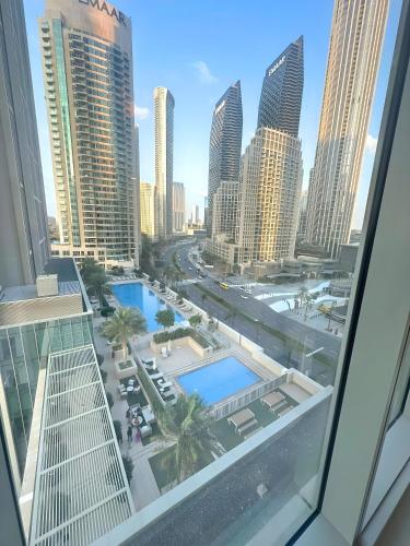 Luxe 2BR Apt near Burj Khalifa with pool view and a lively downtown boulevard walk, Dubaj (fotografie 5)