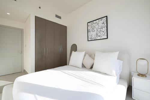 Luxe 2BR Apt near Burj Khalifa with pool view and a lively downtown boulevard walk, Dubaj (fotografie 2)