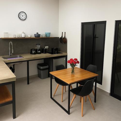 Casa Eden - Modern Peaceful Jungle Apartments in ปุนตาโกเกลส
