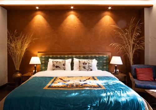 Deluxe Double or Twin Room image 2