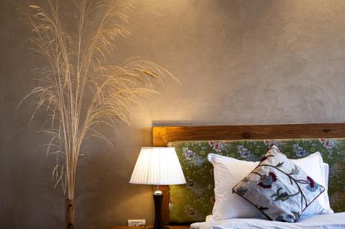 Deluxe Double or Twin Room image 3