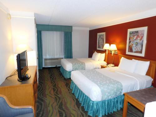 Days Inn & Suites by Wyndham Arlington Heights