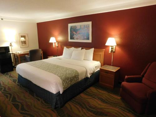 Days Inn & Suites by Wyndham Arlington Heights