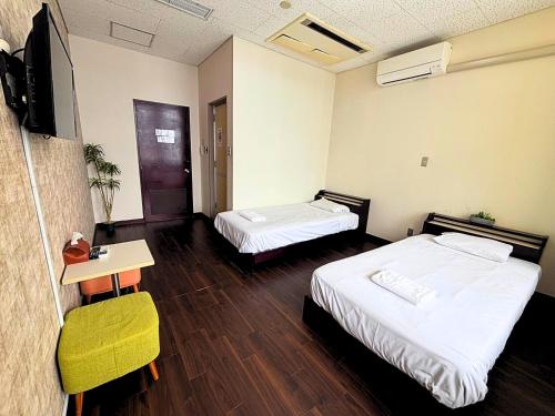 room detail thumbnail 1