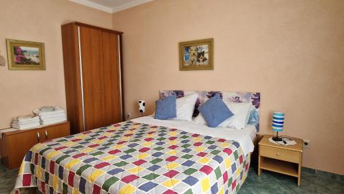 One-Bedroom Apartment image 10