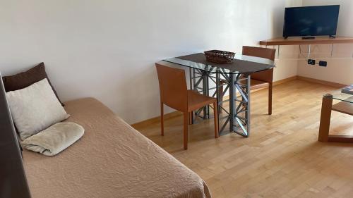One-Bedroom Apartment image 1