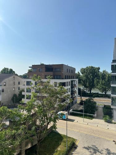 Apartment with Balcony and Parking, Danube & Green View, Bratislava (fotografie 8)
