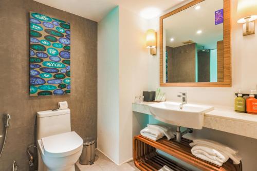 room detail thumbnail 2