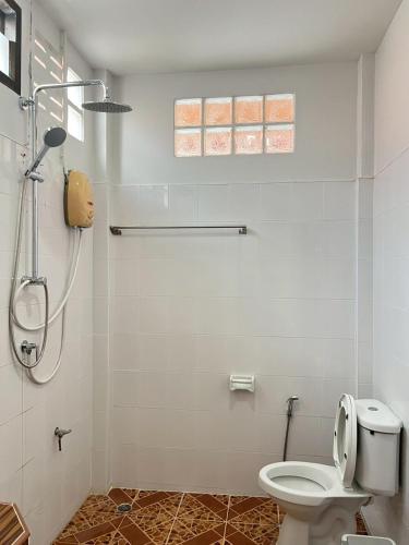 Standard Double Room image 5