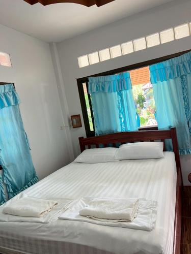 Standard Double Room image 3