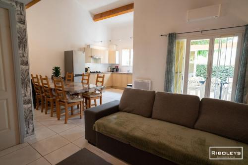 Villa T4 a 450m de la plage avec climatisation near Le riad