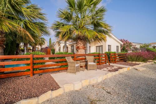 Dotări, Villa Pleiades - sea views, private pool & hot tub in Kouklia City Center