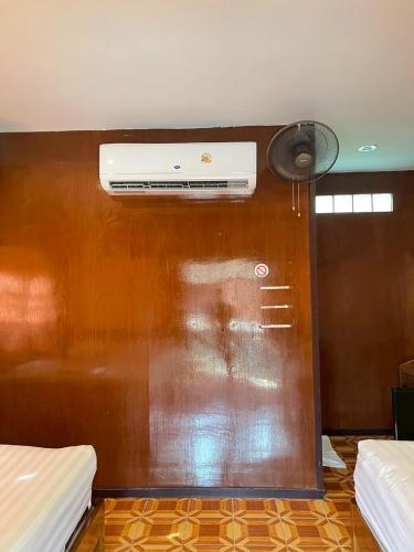 Family Room image 5
