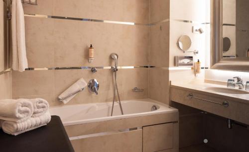room detail thumbnail 2