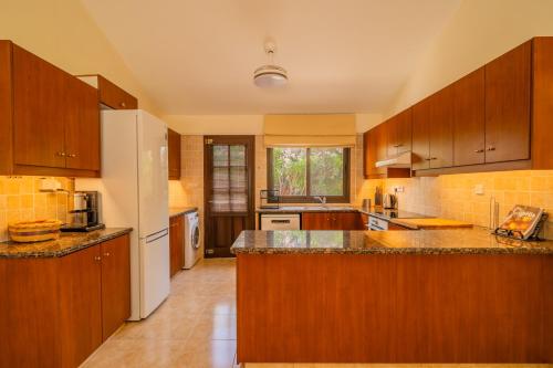 Dotări, Villa Pleiades - sea views, private pool & hot tub in Kouklia City Center