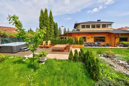 Villa Boyana City & Relax with Hot Jacuzzi and Sauna by BookVillaBG · Sofie