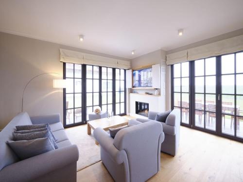 Reetland am Meer - LuxusPlus Reetdachvilla mit 4 Schlafzimmern, Sauna und Kamin G13