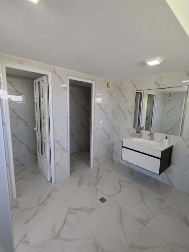 Villa Bevanda - image 4