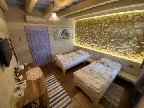 2 twin beds