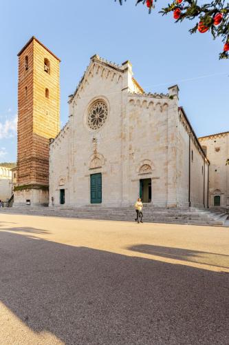 ทัศนียภาพ, 100m from the Duomo - The Living Gallery in ปิเอตราซานตา