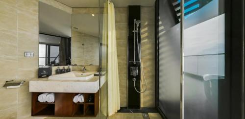 room detail thumbnail 2