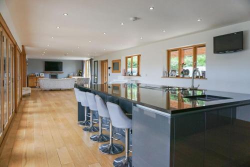 Highview House, Llandevaud in Llanmartin