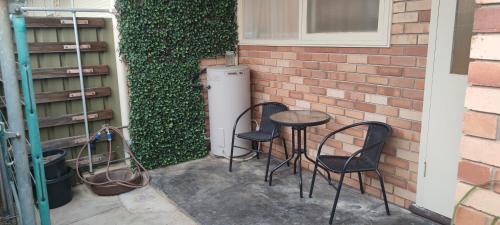 The Grove Getaway 2 min walk to train and shops in Mitchell Park