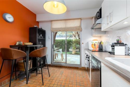 NICE luxury residence, Garden level with sea view and swimming pool, 2bedroom apartment of approximately 85 square meter and private garden, Nice (fotografie 10)