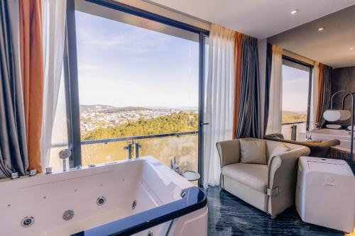 room detail thumbnail 2