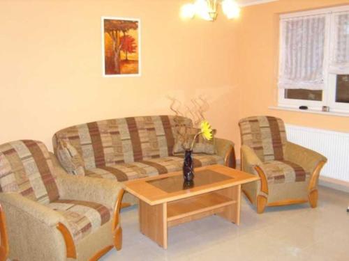 2 bedrooms, 3 beds