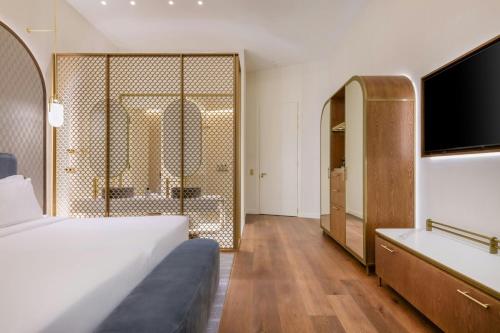 Centenari Deluxe Twin Room room in Grand Hotel Centenari Valencia Autograph Collection