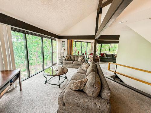Lakefront Treetop Village59-3bed3bapools-8pp