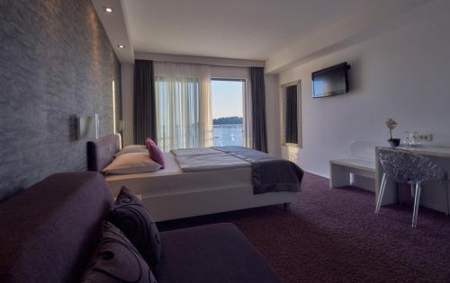 Hotel Life - image 11