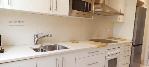 Three-Bedroom Deluxe Apartment image 2