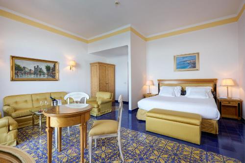 Junior Suite with Sea View image 5