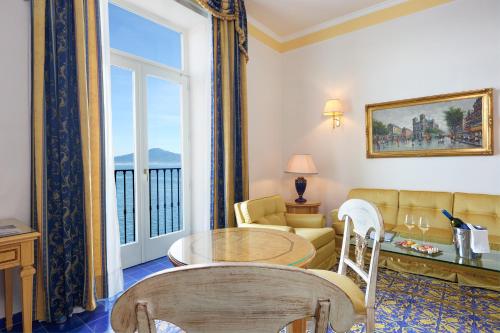 Junior Suite with Sea View image 4